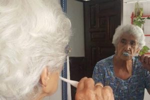 Autonomía personas mayores en la Residencia Aurora en Nervión Sevilla
